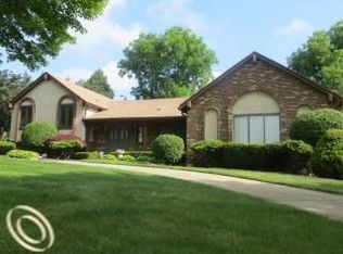 2162 Grenadier Dr, Troy, MI 48098