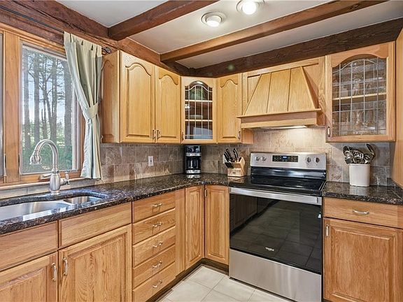 5th image of 12 Rustic Acres Dr