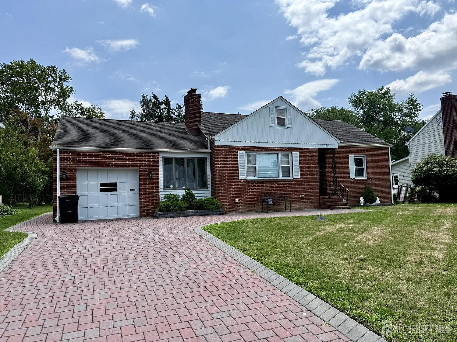 3 bed, 1.5 bath, 1869 sqft, $3,250 — Photo 3