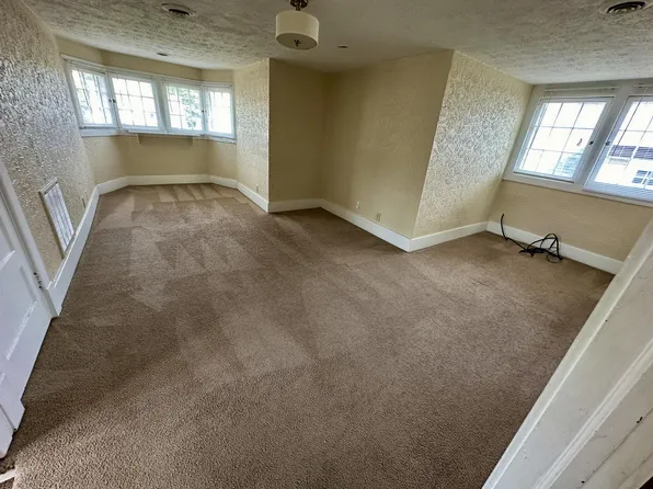 1121 8th St #3, Huntington, WV 25701