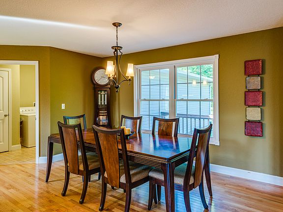 4th image of 69 Oakmont Way