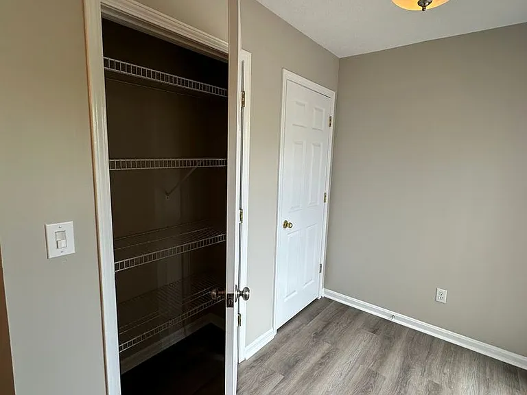 3929 Pinoak View Ct — Photo 10
