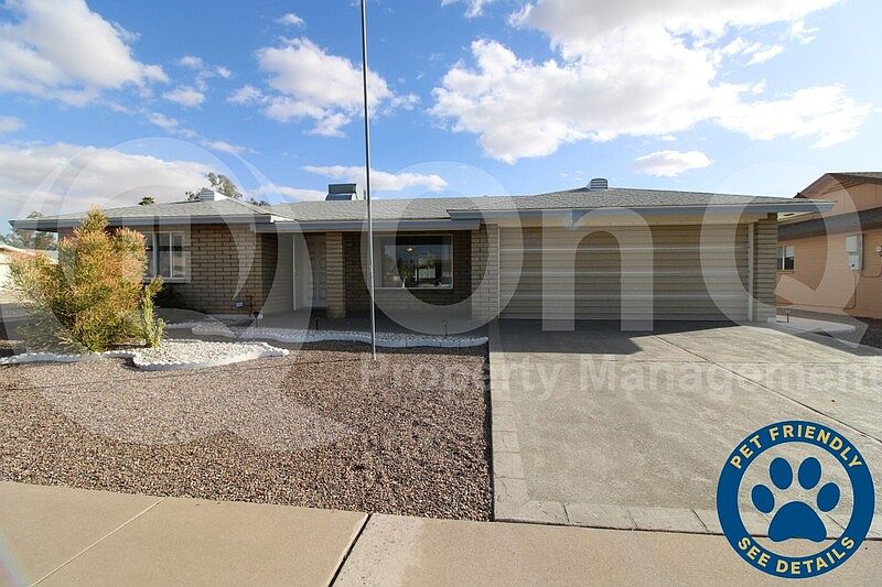 1st image of 4829 E Catalina Ave
