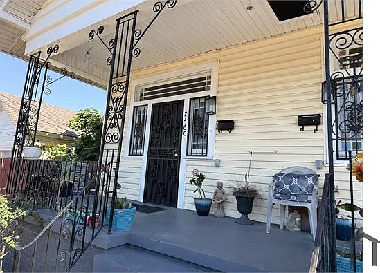 2460 N Rocheblave St — Photo 1