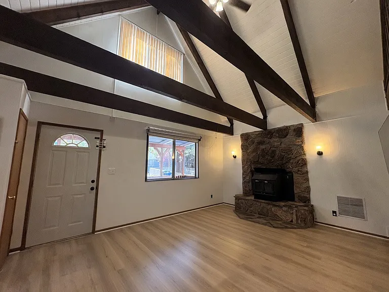 344 Downey Dr — Photo 9