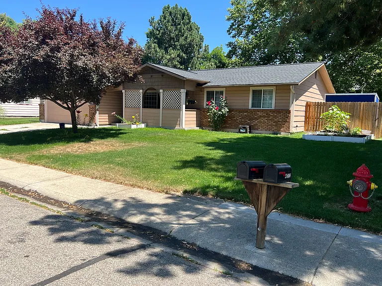 3578 S North Church Ave — Photo 1