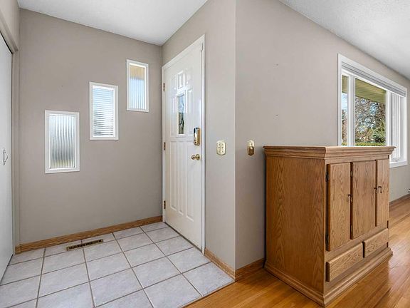 4th image of 5116 Brisebois Dr NW