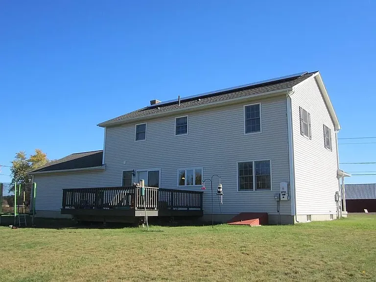 105 Roosevelt St — Photo 14