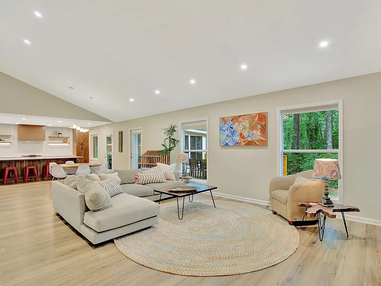 213 Oakmount Dr #FURNISHED — Photo 2