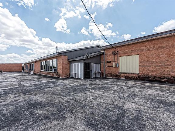 3rd image of 606 W Texas Ave