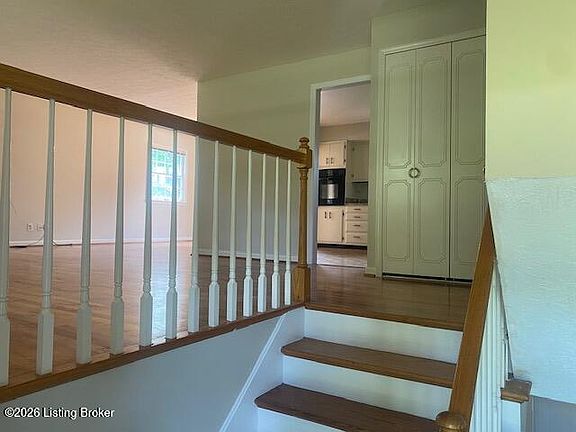 3rd image of 832 Dorsey Ln