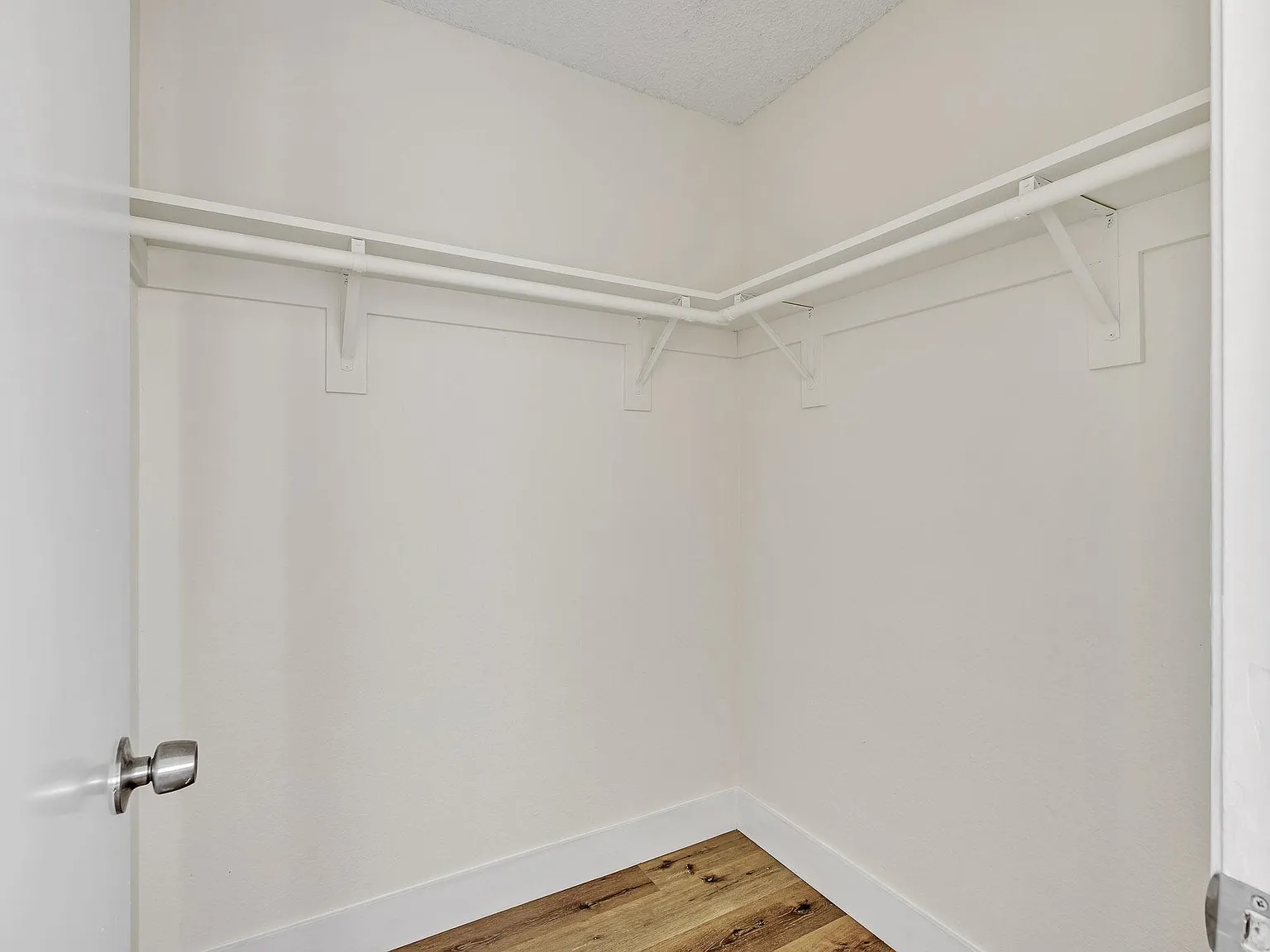 4 bed, 2.0 bath, 1800 sqft, $1,239 — Photo 4