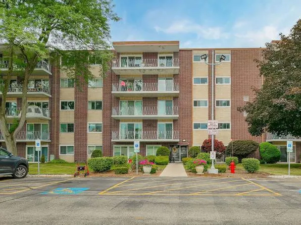 2900 Maple Ave APT 17D, Downers Grove, IL 60515
