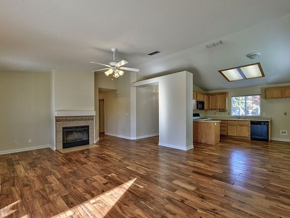 4th image of 126 River Oaks Dr