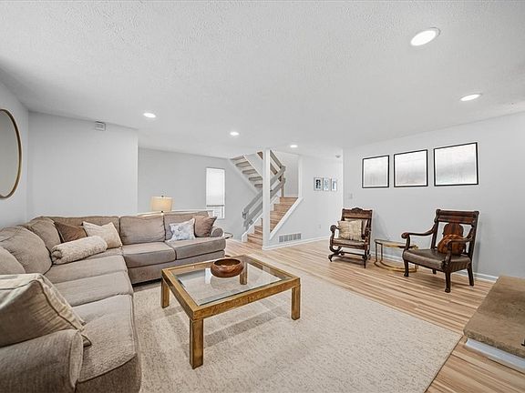 5th image of 2631 Hunters Point Dr