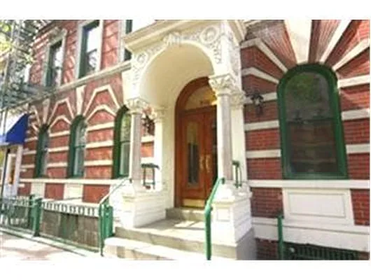 Sold by Douglas Elliman | media 15