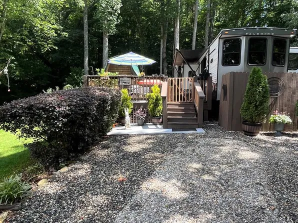 304 Choestoe Valley Cir, Blairsville, GA 30512