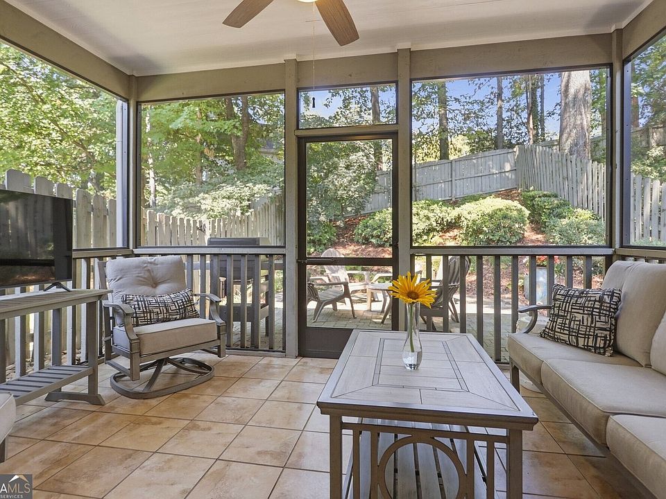 2nd image of 1085 Davis Cir NW #R