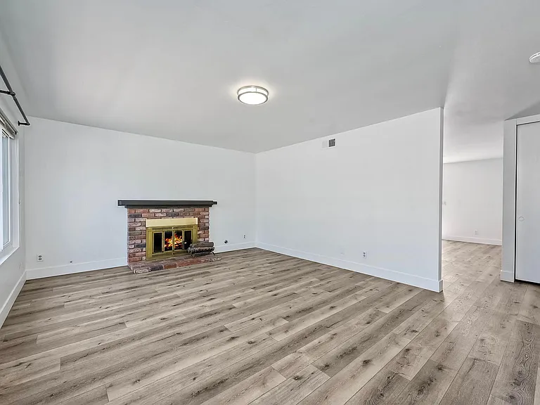 2436 Luther St — Photo 8