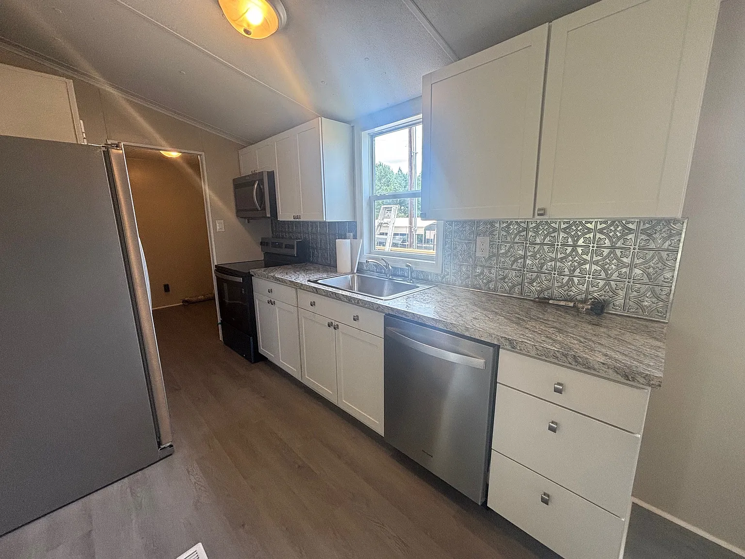 3 bed, 920 sqft, $1,300 — Photo 4