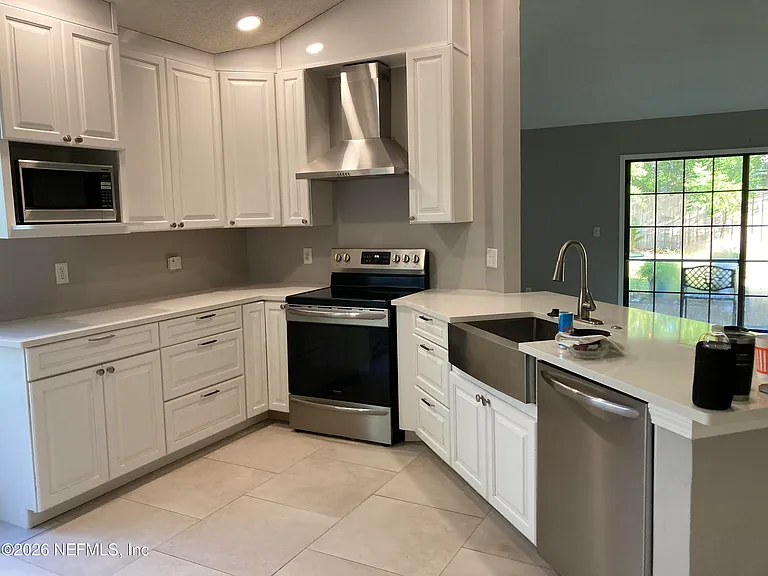 8150 Loch Lomond Ln — Photo 4
