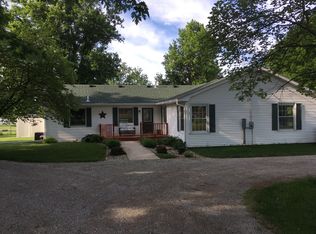 207 N Locust St, Delavan, IL 61734