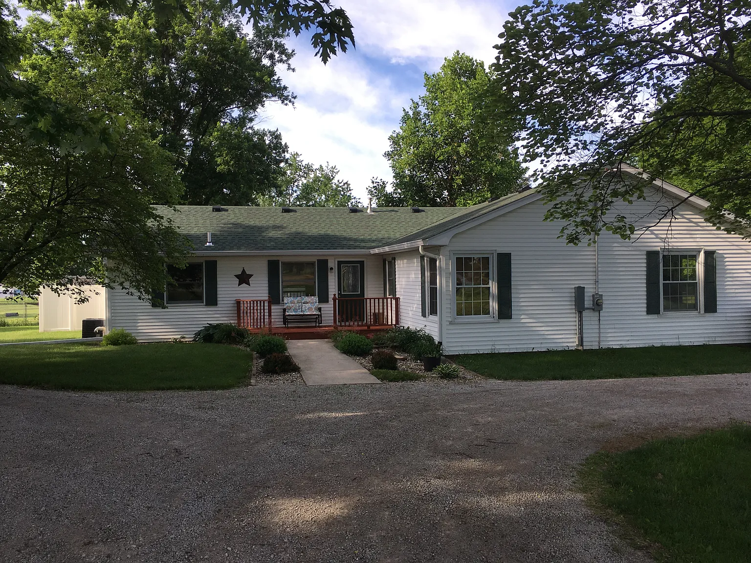 207 N Locust St photo 1
