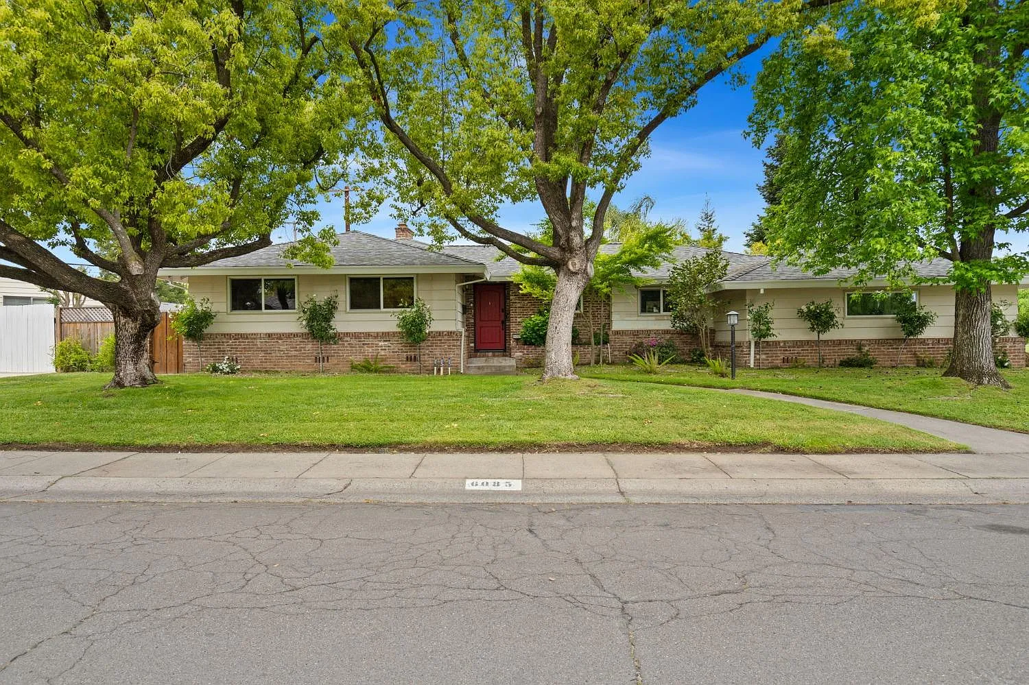 6085 Annrud Way photo 1