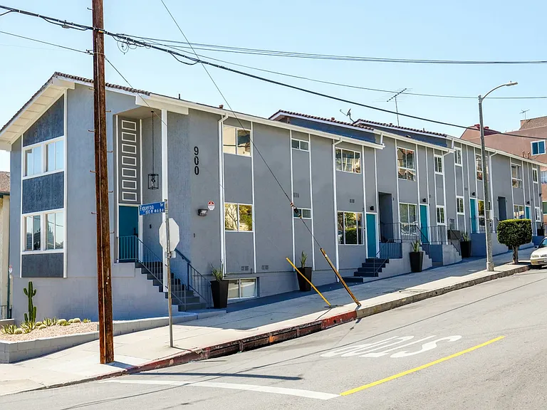 900 W College St #4 — Photo 30