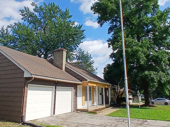3rd image of 8301 Floyd St