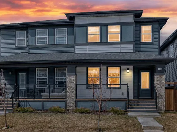 246 S Midgrove Mews SW, Airdrie, AB T4B 5K7