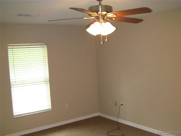2507 W Oakland Ln — Photo 7