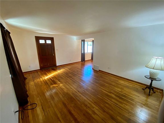 2nd image of 687 Park Ave