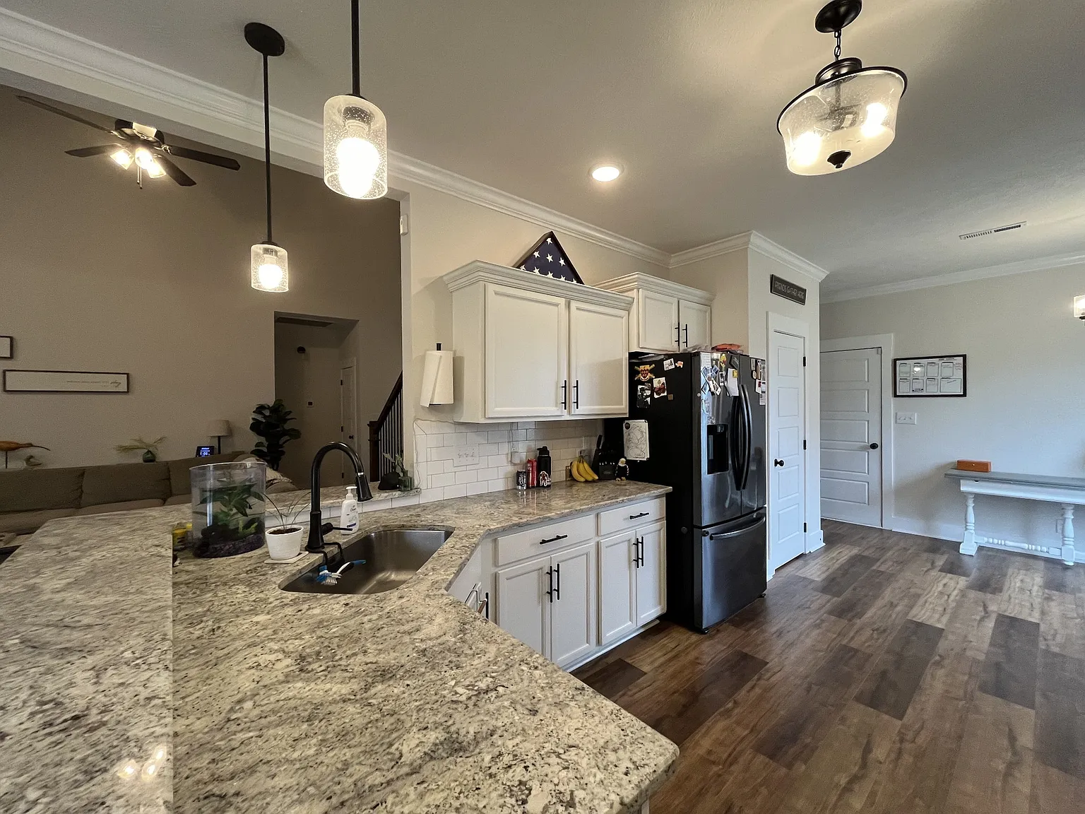 5 bed, 2346 sqft, $2,500 — Photo 4