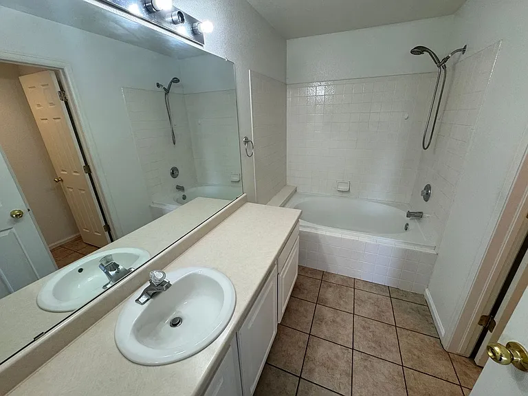 4505 S Auckland Ct — Photo 26