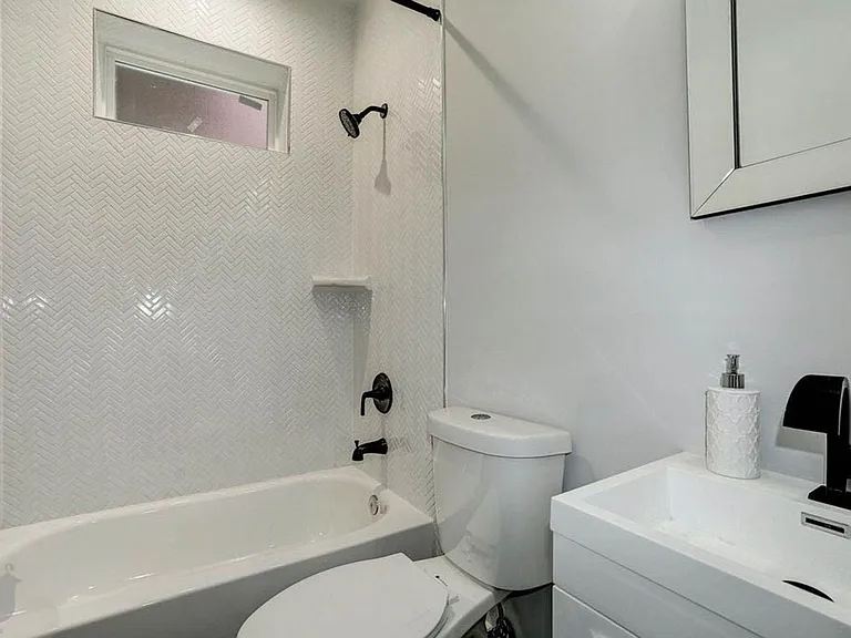 329 K St NE — Photo 11
