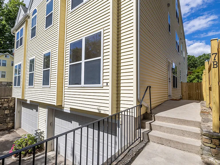 7 Edgewood St #B — Photo 4