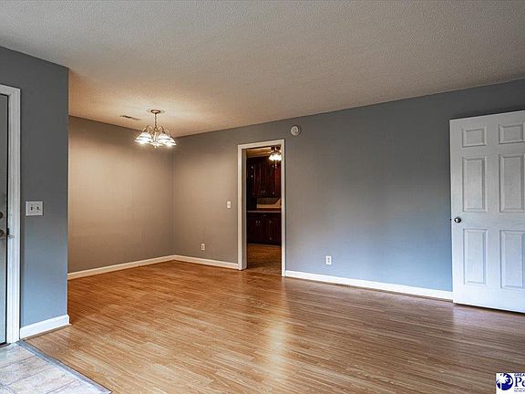 5th image of 121 Wildwood Dr