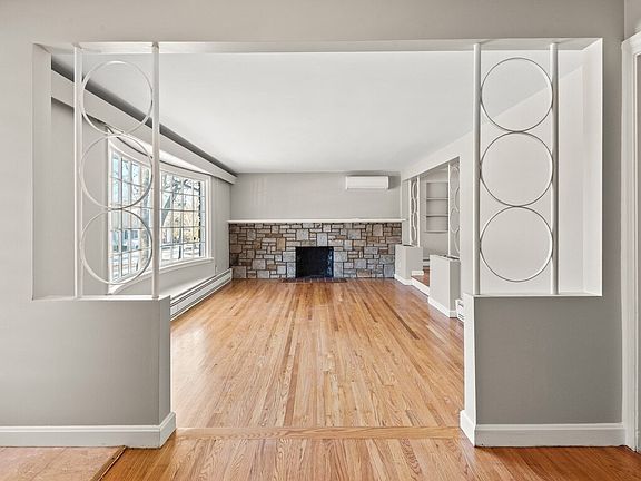 5th image of 42 Ellis Dr