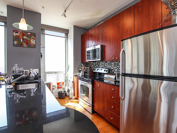 4th image of 565 W Quincy St Unit 1510