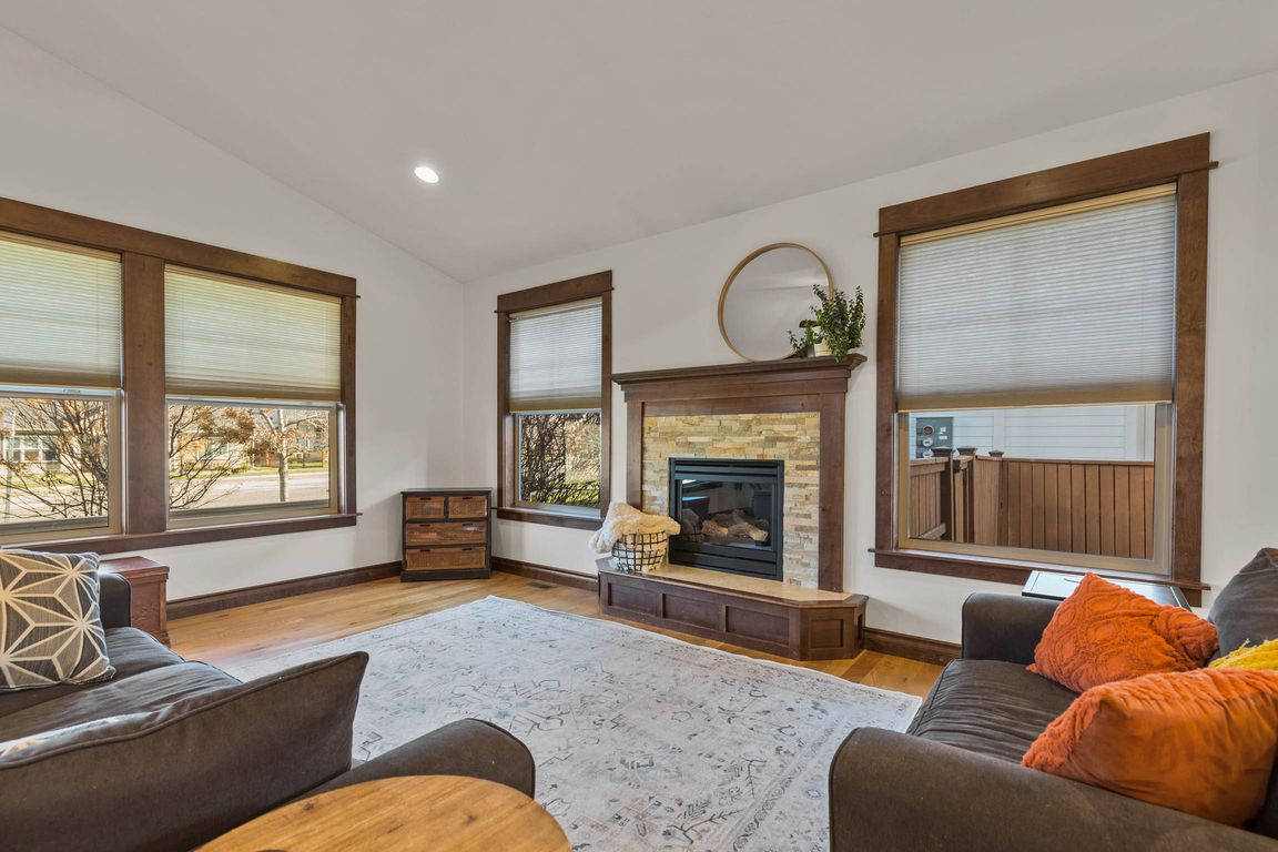 next background image