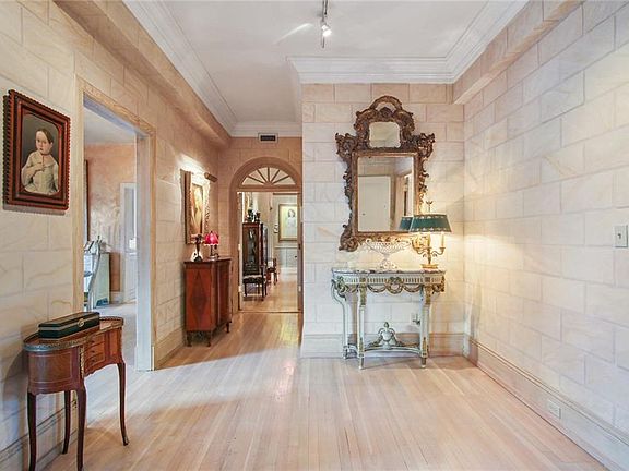 3rd image of 3823 Saint Charles Ave APT 4