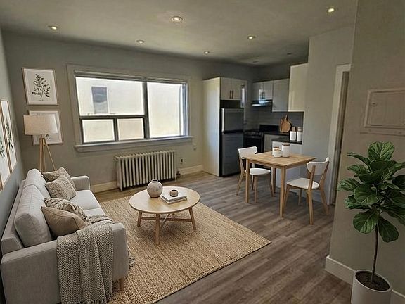 5th image of 1566 Avenue Rd #203