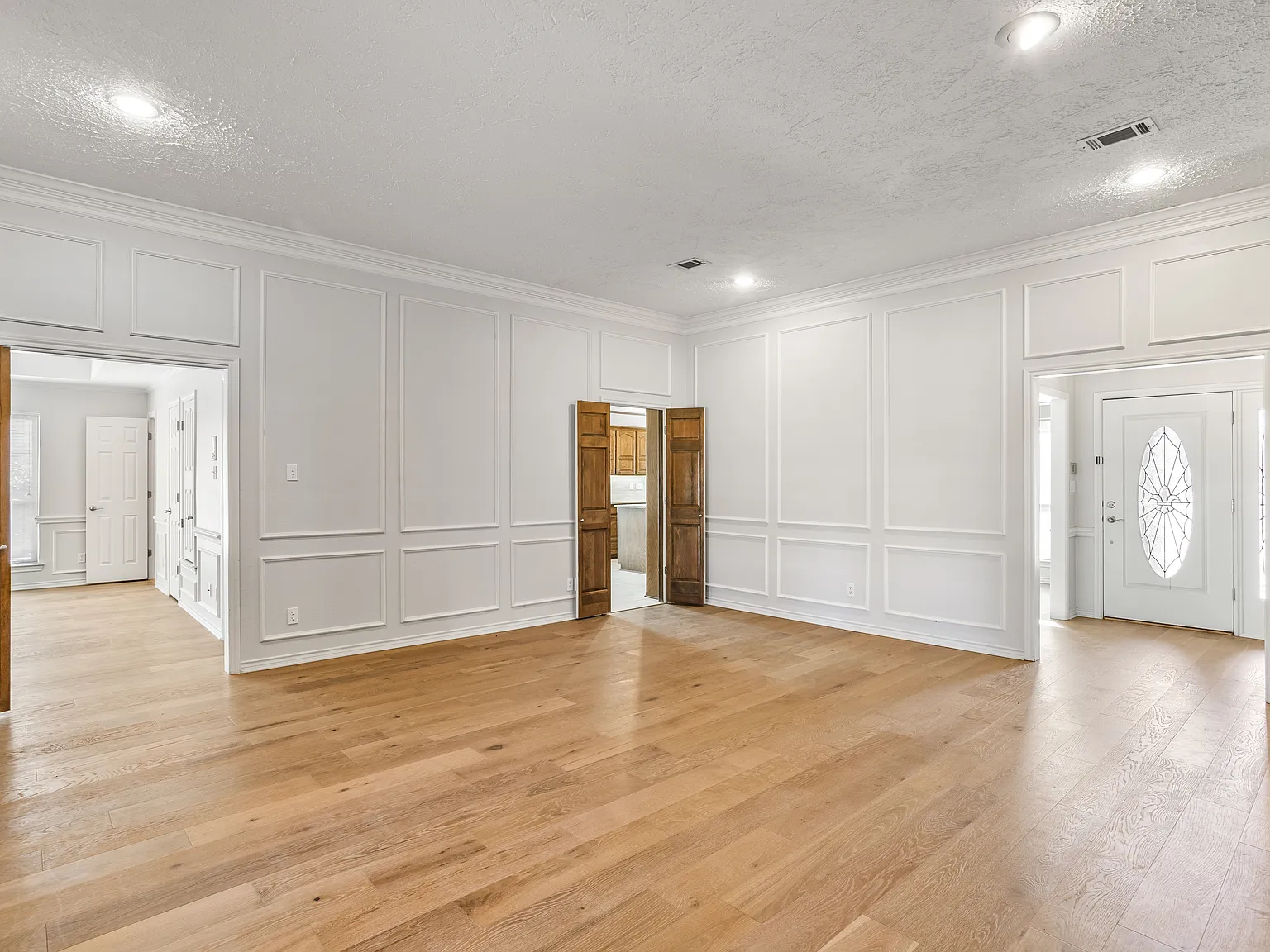 3 bed, 2346 sqft, $3,500 — Photo 3