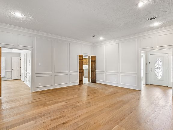 3rd image of 2942 Woodland Hills Dr