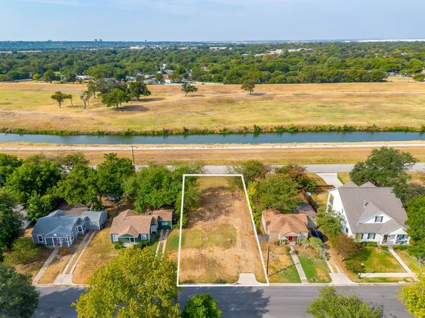 825 Edgefield Rd, Fort Worth, TX 76107