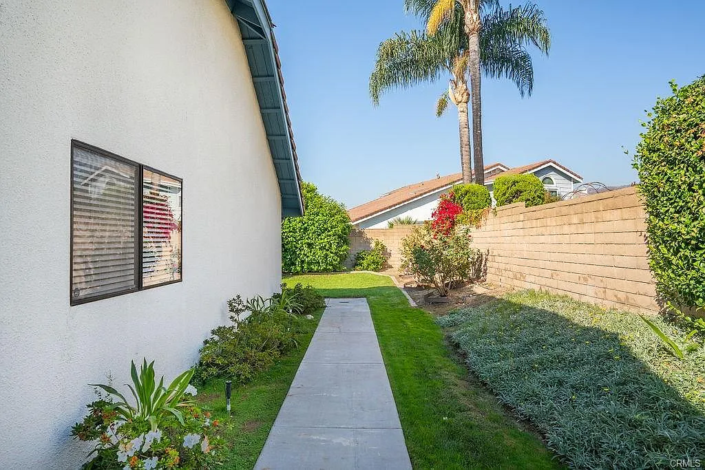 4 bed, 2.5 bath, 2588 sqft, $4,500 — Photo 4