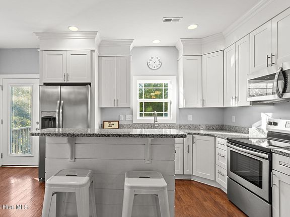 2nd image of 103 NE 18th Street