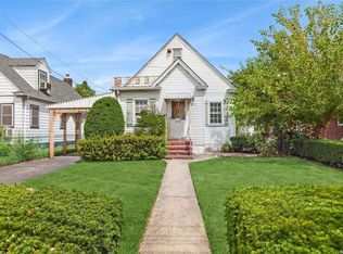 3407 204th St, Bayside, NY 11361