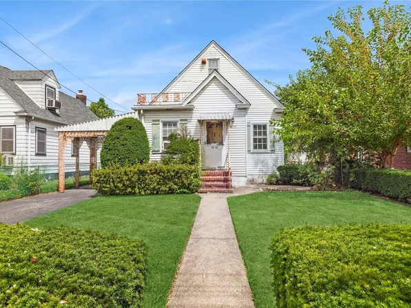 34-07 204th Street, Bayside, NY 11361